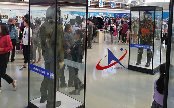 戰(zhàn)斗機(jī)飛行服、飛行裝具展示